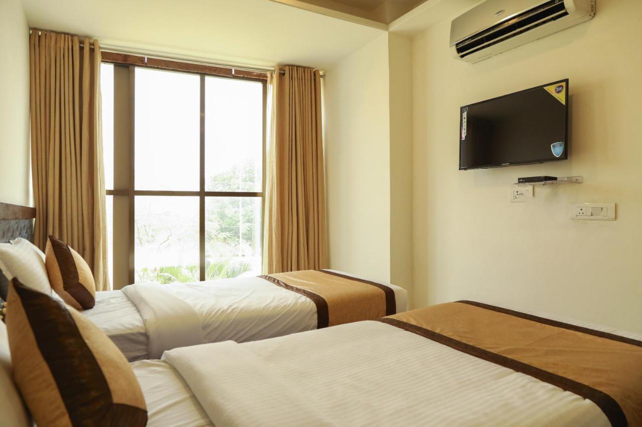 Oyo 10943 Hotel Plus Corporate Khapa  Εξωτερικό φωτογραφία