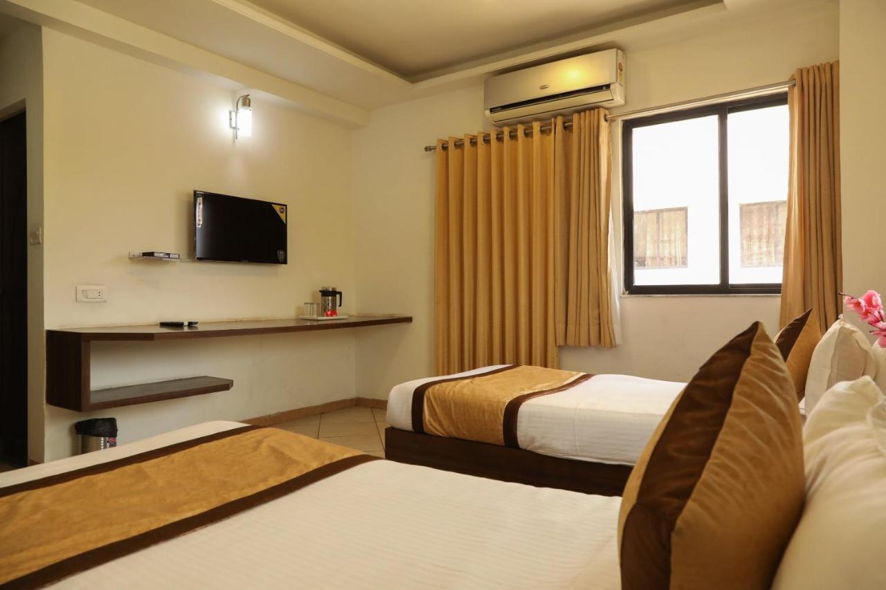Oyo 10943 Hotel Plus Corporate Khapa  Εξωτερικό φωτογραφία