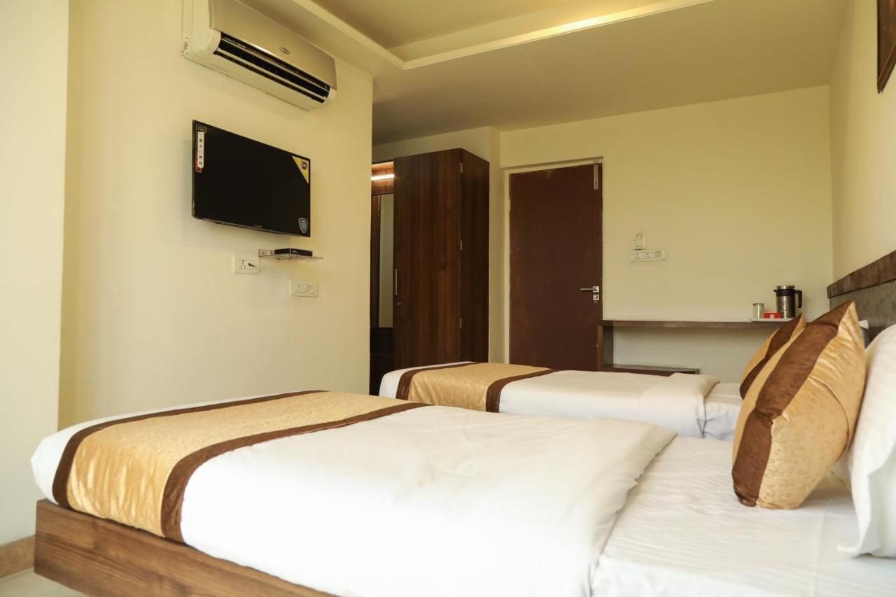 Oyo 10943 Hotel Plus Corporate Khapa  Εξωτερικό φωτογραφία