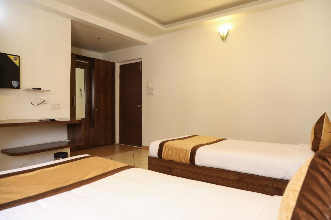 Oyo 10943 Hotel Plus Corporate Khapa  Εξωτερικό φωτογραφία