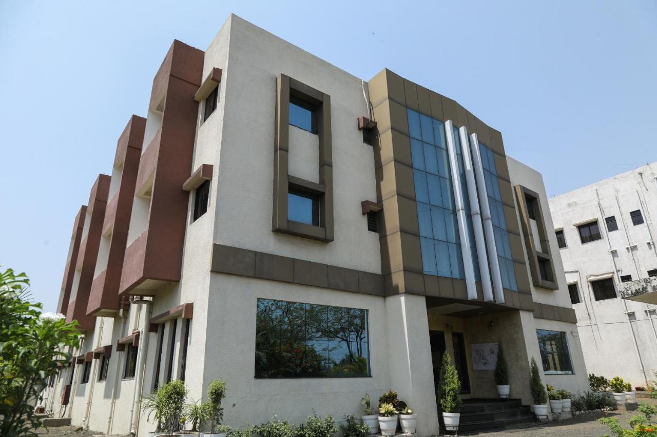 Oyo 10943 Hotel Plus Corporate Khapa  Εξωτερικό φωτογραφία