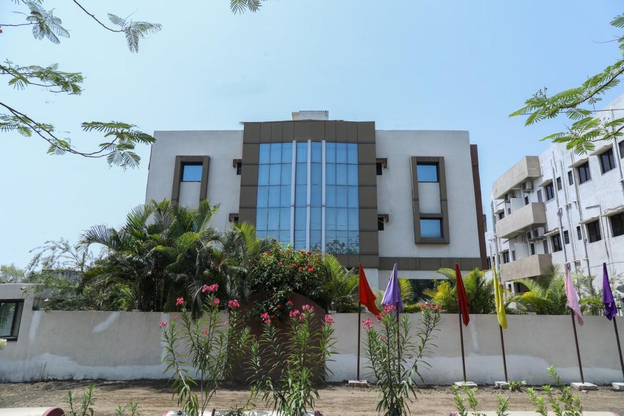 Oyo 10943 Hotel Plus Corporate Khapa  Εξωτερικό φωτογραφία